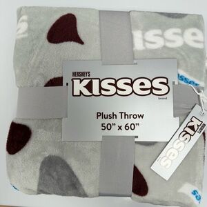 NWT Hershey’s Kisses Silver Plush Throw Blanket 50”x60” Candy Chocolate Hershey